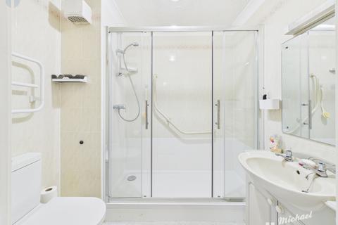 2 bedroom flat for sale, Florence Court, Willow Road, Aylesbury, Buckinghamshire