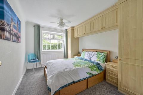2 bedroom flat to rent, Woodside, Wimbledon, London, SW19