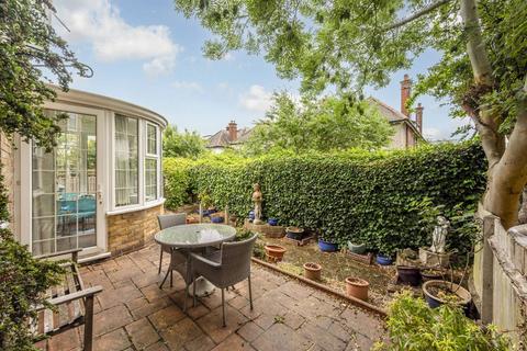 2 bedroom flat to rent, Woodside, Wimbledon, London, SW19
