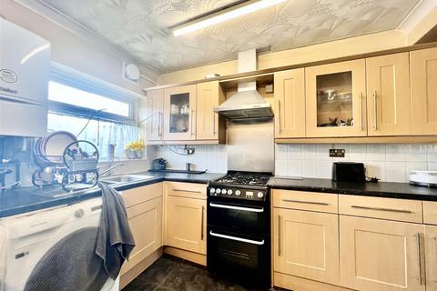 3 bedroom terraced house for sale, Clevedon Gardens, Cranford TW5