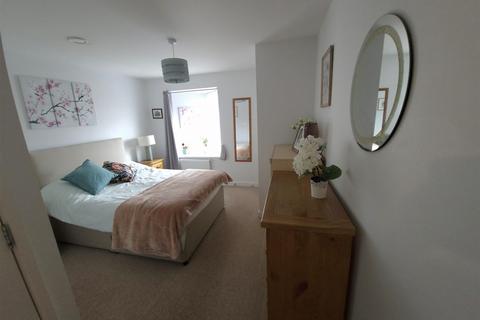 2 bedroom flat for sale, High Street, Chatham, Kent