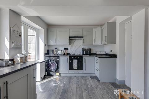 4 bedroom semi-detached house for sale, Woodburn Avenue, Earlsheaton, WF12