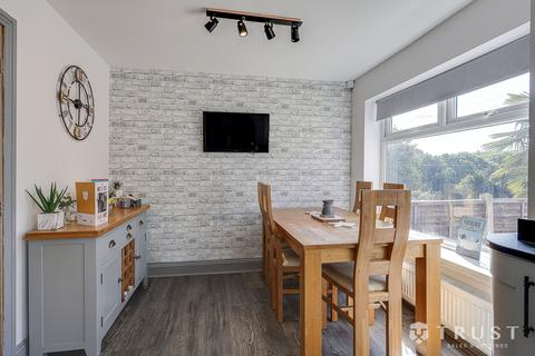 4 bedroom semi-detached house for sale, Woodburn Avenue, Earlsheaton, WF12