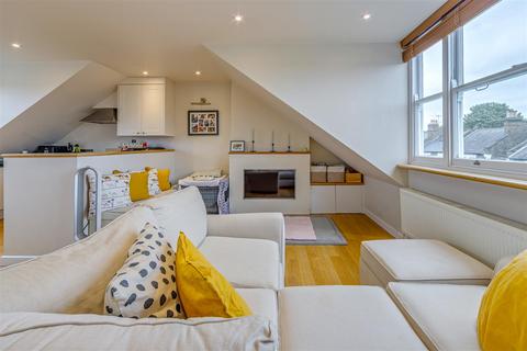 3 bedroom flat for sale, Courthope Road, Hampstead