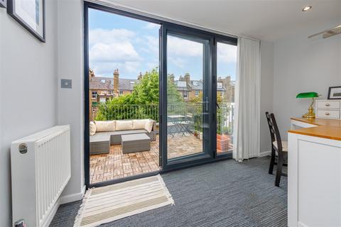 3 bedroom flat for sale, Courthope Road, Hampstead