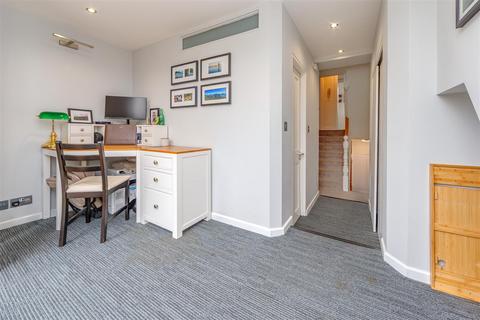 3 bedroom flat for sale, Courthope Road, Hampstead