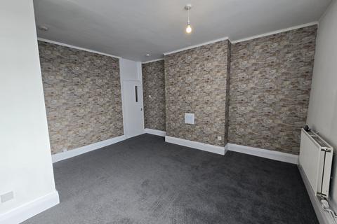 2 bedroom flat to rent, 451 Holderness Road, Hull, North Humberside, HU8