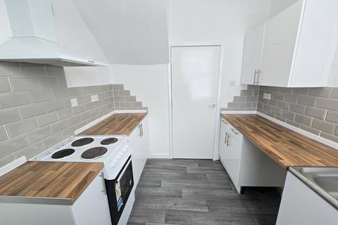 2 bedroom flat to rent, 451 Holderness Road, Hull, North Humberside, HU8