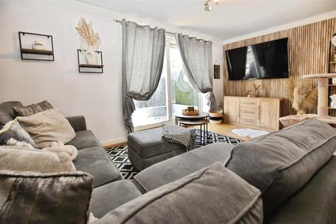 100 Frampton Close, Bransholme, Hull, HU7 6AJ