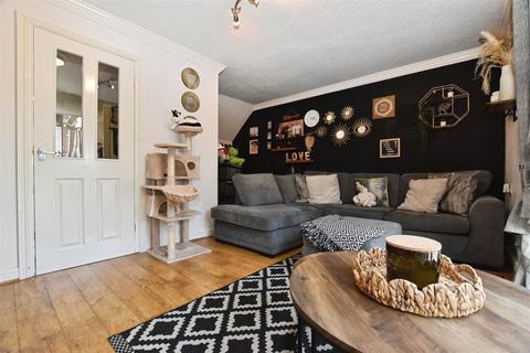 100 Frampton Close, Bransholme, Hull, HU7 6AJ