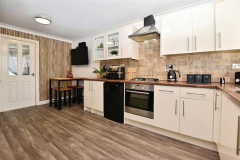 100 Frampton Close, Bransholme, Hull, HU7 6AJ