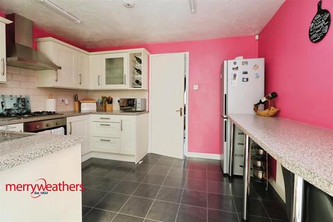 19 Ashwell Grove, Rotherham, S65 1NF