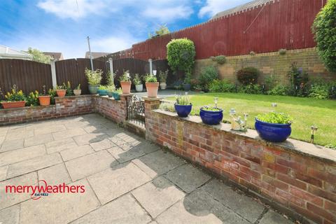 19 Ashwell Grove, Rotherham, S65 1NF