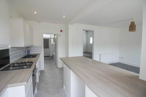 undefined, Charlton Road*Fully Refurbished*Garden & Parking*
