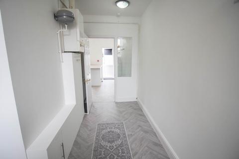 undefined, Charlton Road*Fully Refurbished*Garden & Parking*