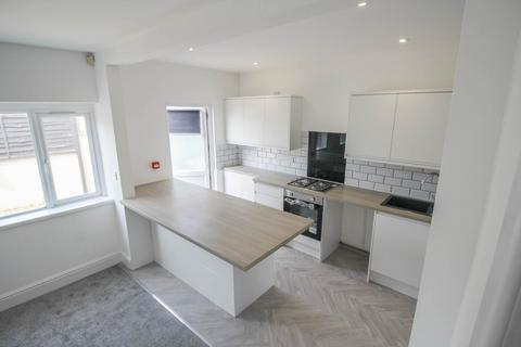undefined, Charlton Road*Fully Refurbished*Garden & Parking*