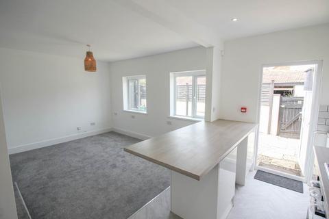 undefined, Charlton Road*Fully Refurbished*Garden & Parking*