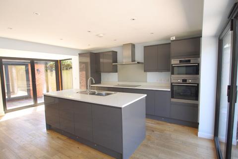 3 bedroom semi-detached house to rent, High Street, Otford, TN14