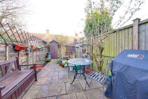 2 bedroom maisonette to rent, Kitchener Road, East Finchley, N2