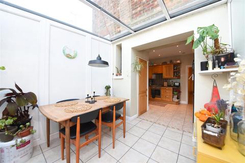 2 bedroom maisonette to rent, Kitchener Road, East Finchley, N2