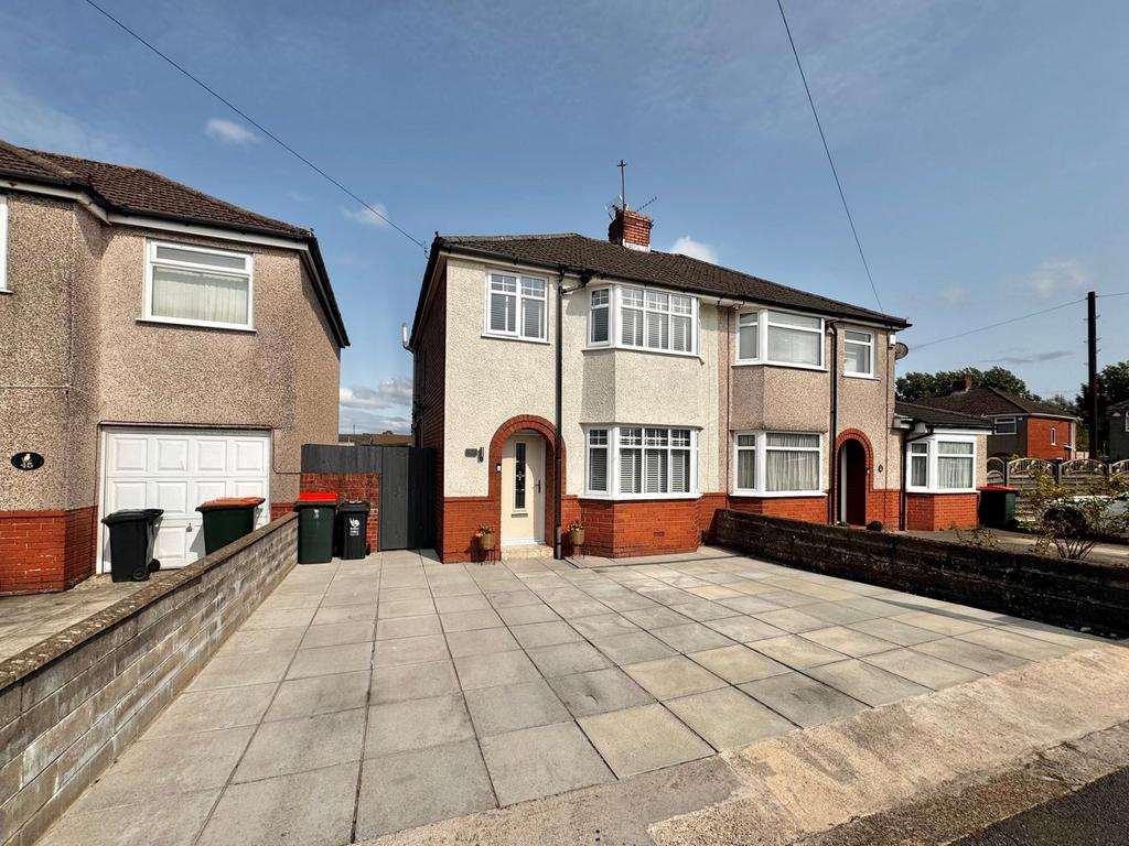 Hampshire Crescent, Newport NP19 3 bed semi-detached house - £270,000