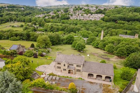 Manchester Road, Linthwaite, HD7