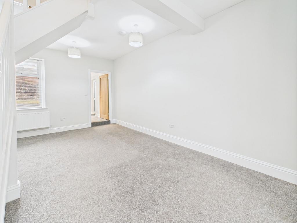 Living area/dining area