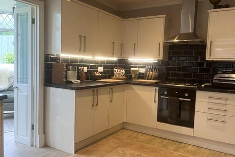 60 Heol Morlais, Trimsaran, Kidwelly, SA17 4DG