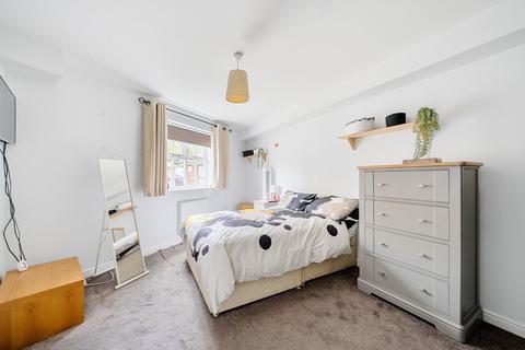 2 bedroom flat for sale, Macmillan Way, Tooting, London, SW17