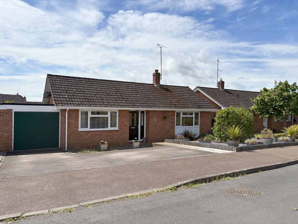 3 Bedroom Link Detached Bungalow for Sale