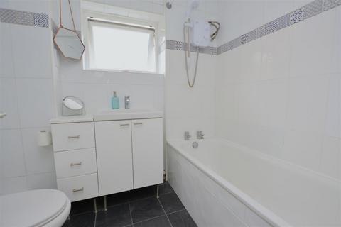 3 Heathfield Drive, Mitcham, CR4 3RD
