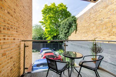 2 bedroom flat to rent, Old Devonshire Road, Balham, London, SW12