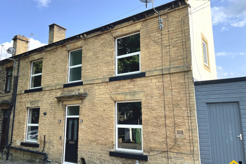 4 bedroom terraced house for sale, Valley Road, Cleckheaton, West Yorkshire, BD19