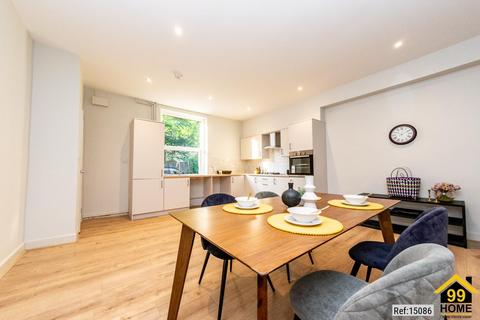 4 bedroom terraced house for sale, Valley Road, Cleckheaton, West Yorkshire, BD19