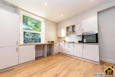 4 bedroom terraced house for sale, Valley Road, Cleckheaton, West Yorkshire, BD19