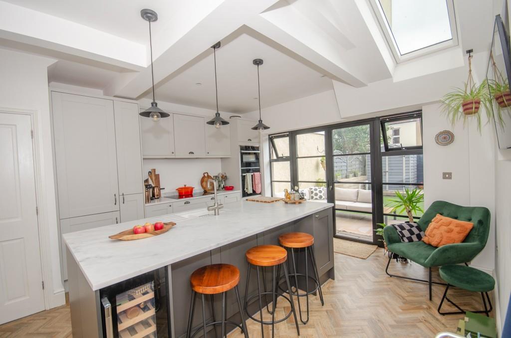 Kitchen pic 2.jpg