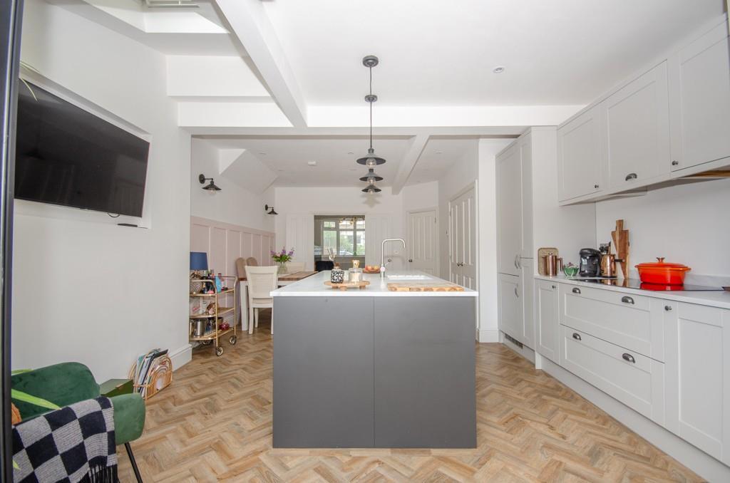 Kitchen pic 3.jpg