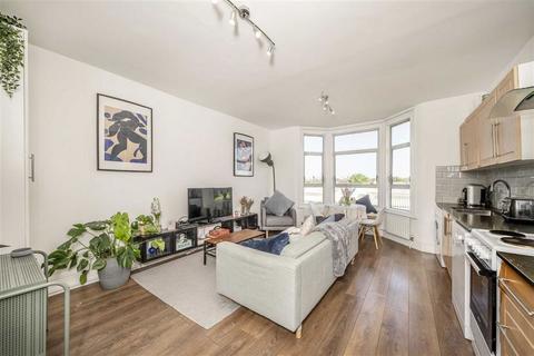 4 bedroom flat to rent, Musgrove Road, London SE14