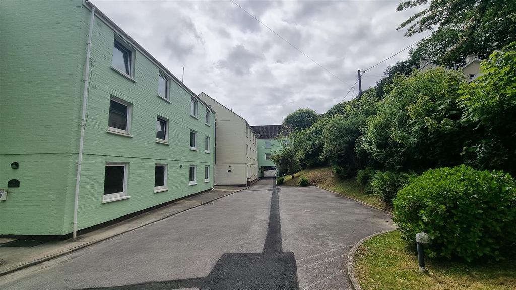 Haven Court - Parking 1.jpg