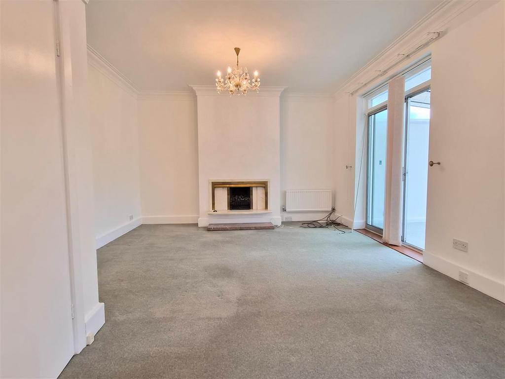 Sitting room with dining area