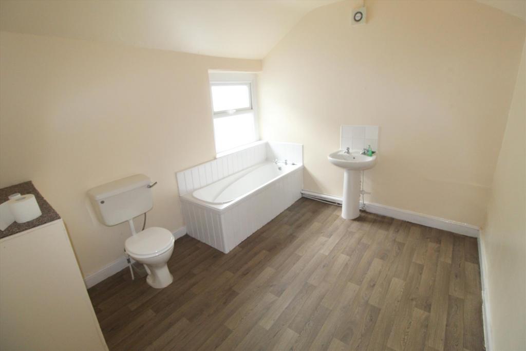 Bathroom Top Floor F