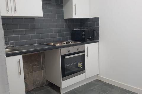 Studio to rent, Tilbury, RM18