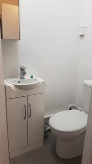 Studio to rent, Tilbury, RM18
