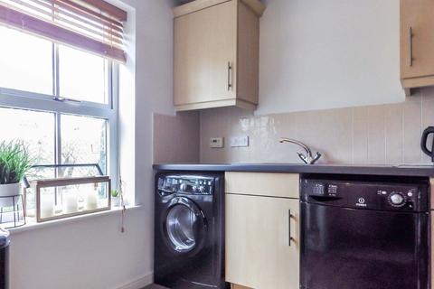 2 bedroom terraced house to rent, Wixon Path, Aylesbury HP19