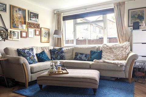 3 bedroom semi-detached house to rent, Slattenham Close, Aylesbury HP19
