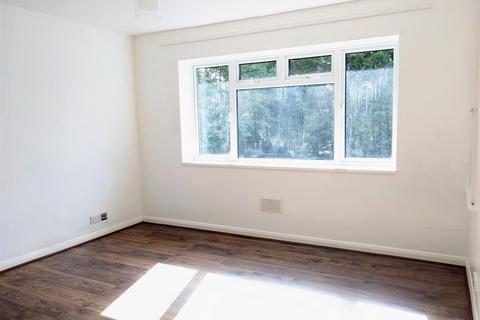 2 bedroom flat for sale, Sterling Avenue, Edgware HA8