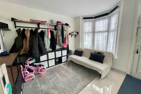 undefined, Spencer Road, Luton, Bedfordshire, LU3 1JU