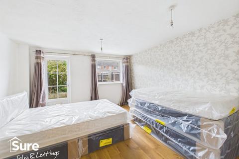 2 bedroom end of terrace house for sale, Simmons Court, Aylesbury, Buckinghamshire, HP21