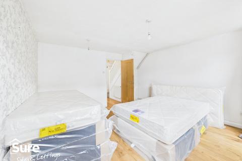 2 bedroom end of terrace house for sale, Simmons Court, Aylesbury, Buckinghamshire, HP21