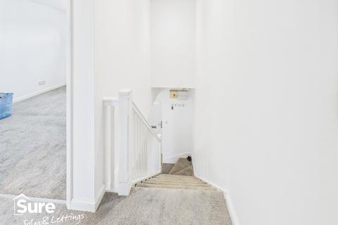 2 bedroom end of terrace house for sale, Simmons Court, Aylesbury, Buckinghamshire, HP21